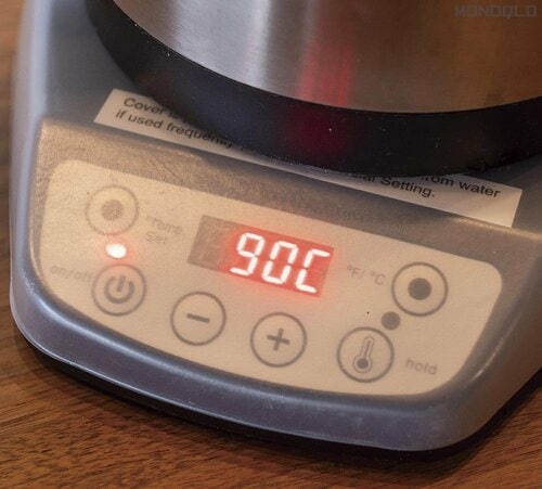 2:90℃の湯を沸かし器具に湯通しする コーヒードリッパーおすすめ イメージ
