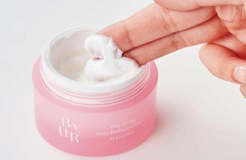 乳液と保湿クリーム、どっちを選ぶ？ 保湿クリームおすすめ イメージ