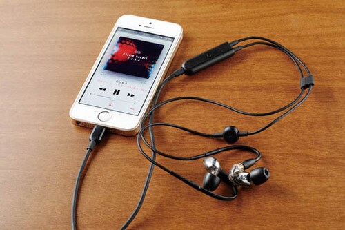 ケーブル交換対応のイヤホンなら高音質のままライトニング化できます!