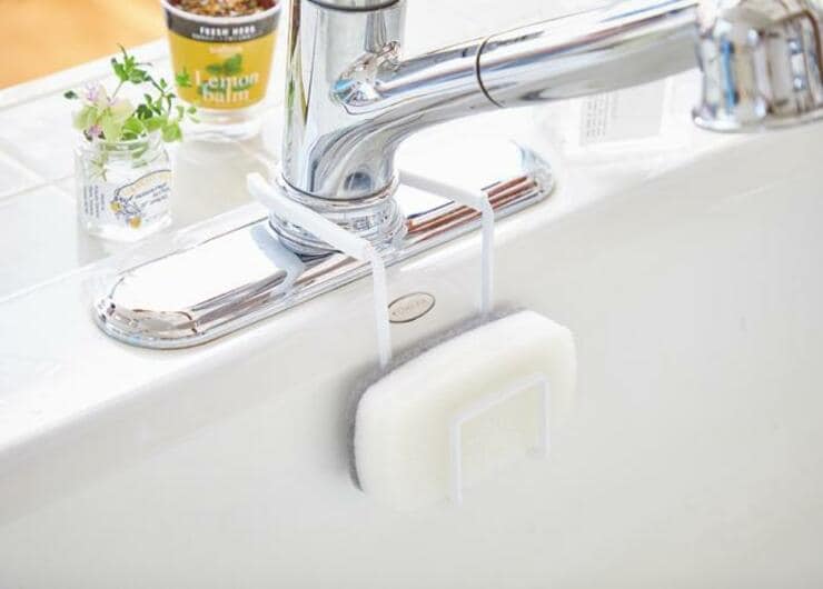 ラクしてカビ防止！ 山崎実業「スポンジホルダー」が主婦の味方でした