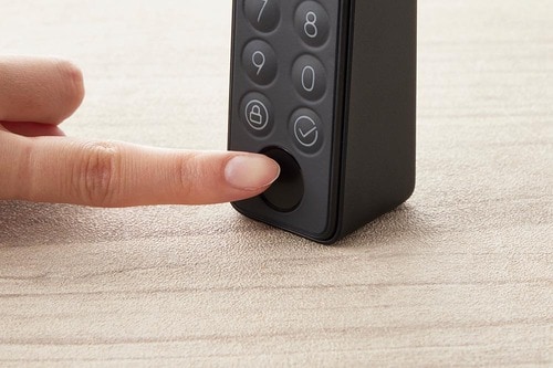 スマホの操作なしで家の鍵が解錠できる イメージ