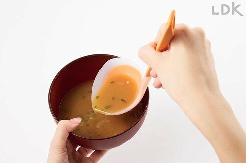 フチも三角で注ぎやすい おたまおすすめ イメージ