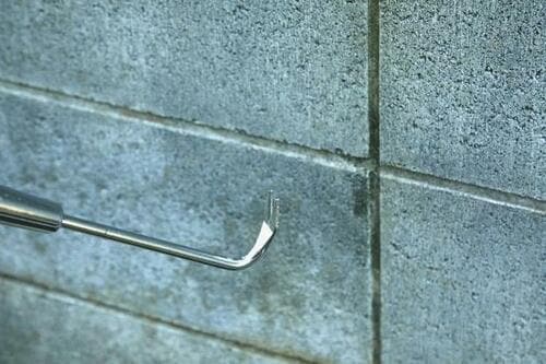 少ない量の雑草には「ズバ抜け草抜き」もおすすめ 草取り器おすすめ イメージ2