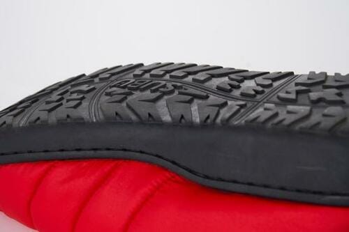 ポイント2：ソールは厚みのあるゴム製 イメージ