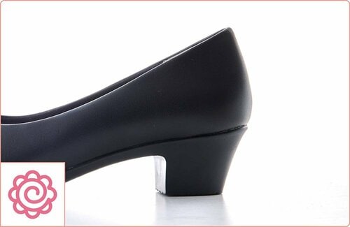 重厚感のあるフォルムで足を保護 パンプスおすすめ イメージ