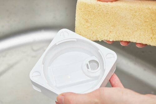 洗練されたデザインながら洗いにくさが気になる 横置きできる冷水筒おすすめ イメージ6