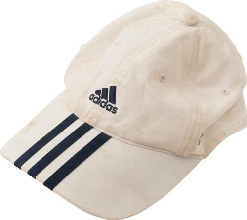 洗濯あるある3：汗、泥まみれのキャップは捨てるしかない？ イメージ