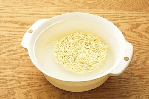 【A評価】モチモチ生麺みたい！ サナダ精工「電子レンジ調理器」 イメージ