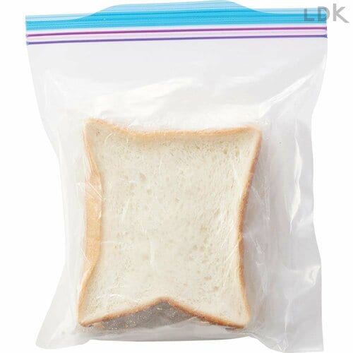 【1位】パンをラップ&フリーザーバッグで冷凍 食パンの冷凍保存方法おすすめ イメージ