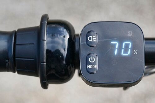 パネルは数字が見やすく押しやすい 電動アシスト自転車おすすめ イメージ