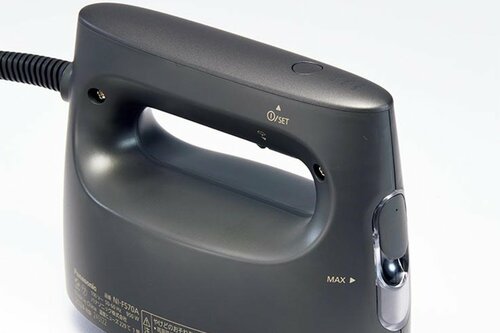 約660gの軽量ボディながら約130mlの水タンクを搭載！ 衣類スチーマーおすすめ イメージ