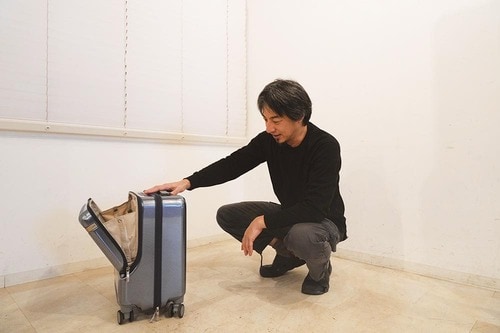 開けやすくする必要って、そもそもありましたっけ フロントオープン型スーツケースとガジェットケースおすすめ イメージ