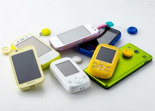 こどもに持たせる端末の候補は 専用ケータイ？ 機能制限スマホ？ イメージ