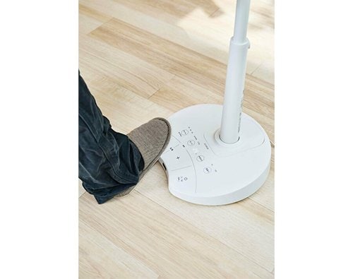 しゃがまずに足で操作OK 扇風機おすすめ イメージ