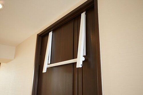 花粉やタバコ臭を未然に防ぐドア裏ハンガーのススメ イメージ2