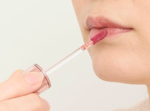 塗りやすさ：唇にフィットする長めチップ ブラウンリップおすすめ イメージ