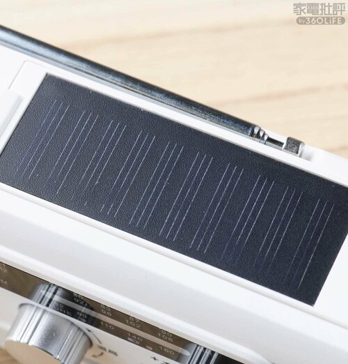 ソーラー充電や2種類のライトが便利 防災ラジオおすすめ イメージ