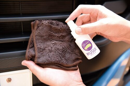 タオルで塗って拭き取るだけ撥水力と輝きを与える イメージ