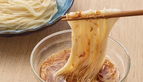 そうめんのつゆに入れればねぎの旨みが絡んでおいしさUP！ ご飯のお供おすすめ イメージ
