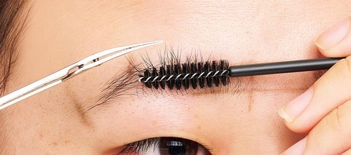 ステップ3:毛量を調整する 眉毛ハサミおすすめ イメージ