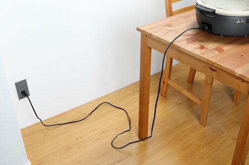 電源コードが長めで使いやすい&安心のマグネットプラグ グリル鍋おすすめ イメージ