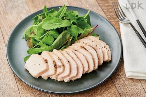 サラダチキンは大きな鍋を使わずに作れる！ レコルト「エッグ&ボイルクッカー」のレビューおすすめ イメージ