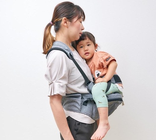 Coperta（コペルタ） ヒップシートを装着する親子