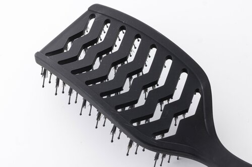 クッション性がなく強めのあたり ヘアブラシおすすめ イメージ