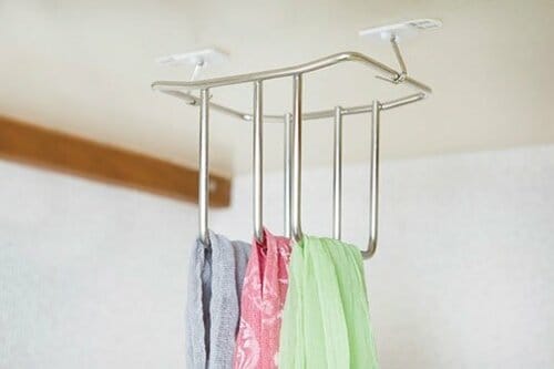 まな板立てとフックを使って衣類小物の収納ができます！ イメージ2