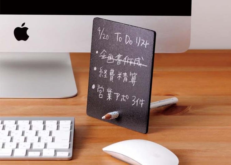 ToDoリストは目立たせる！ 忘れない“黒板メモ”はどうですか？｜『MONOQLO』が紹介