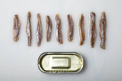 アンチョビ勝負!中身はほぼ同じ