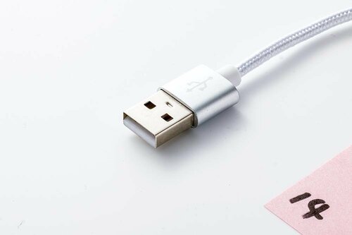 電源とのコネクタはタイプA