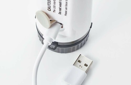 充電には付属のUSBケーブルを使用 携帯ウォシュレットおすすめ イメージ