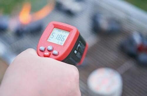 【検証②:温度変化】赤外線温度計で10分毎に炭の温度を測定 イメージ