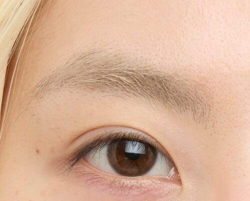 美眉度&自眉抑え度:数回のストロークで染まる 眉コンシーラーおすすめ イメージ