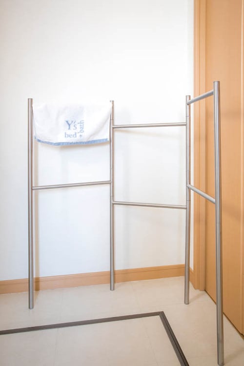 3つ折りで大きさ自由自在のタオルかけが超便利 イメージ