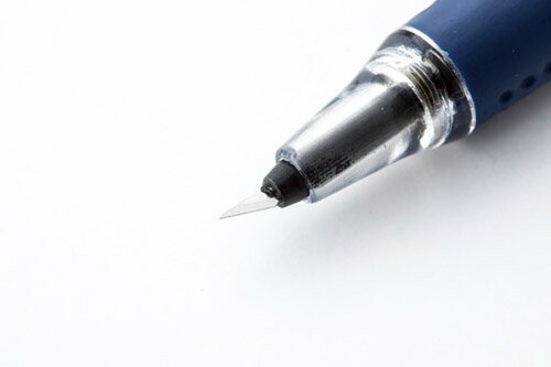 紙媒体のスクラップはデザインナイフで楽々