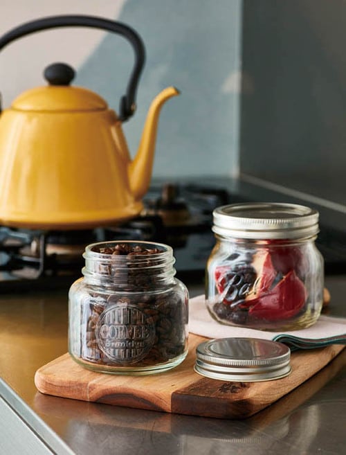 ただの瓶がおしゃれに格上げ！ぷっくり文字の透明シール イメージ