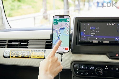 ちょうどいい位置に! 車内用充電グッズおすすめ イメージ