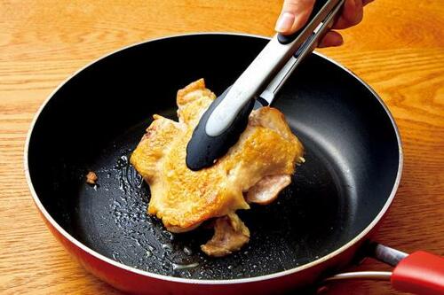 形状:焼肉用トングは先が細く、卓上に置いて先端が浮くものが使いやすい