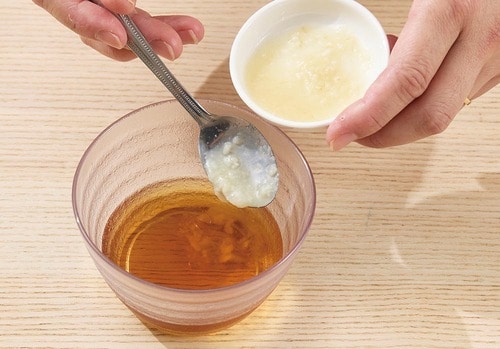 STEP2:塩麹をちょい足しし味見は必須 塩麹おすすめ イメージ