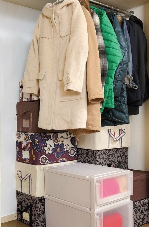 分厚い服は風呂敷包んでデッドスペースにポンと置く イメージ3