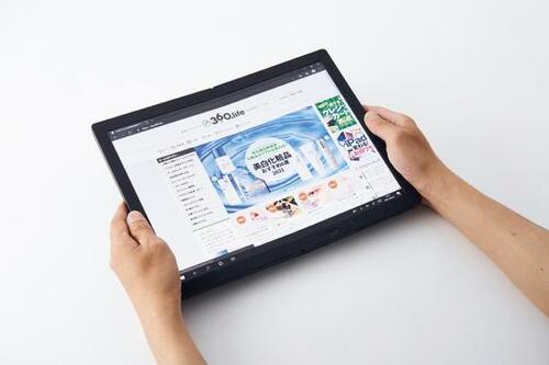レノボ「ThinkPad X1 Fold」開いたところ