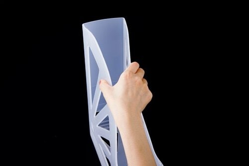 C評価: 少しの力でもたわむ…書類の重さに負けてしまいそう イメージ2