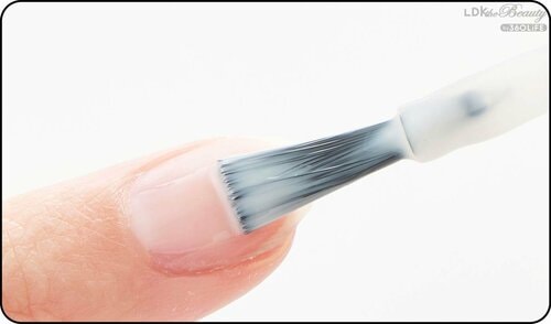 使用感：つるんとしたハケでスムーズに塗れる マニキュア・ネイルポリッシュおすすめ イメージ