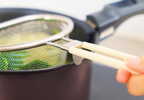 フック付きだから鍋に掛けられる スリーコインズおすすめ イメージ