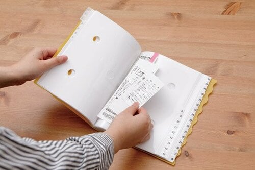 ④レシートも書類も挟むだけ日付管理もできる仕分けファイル