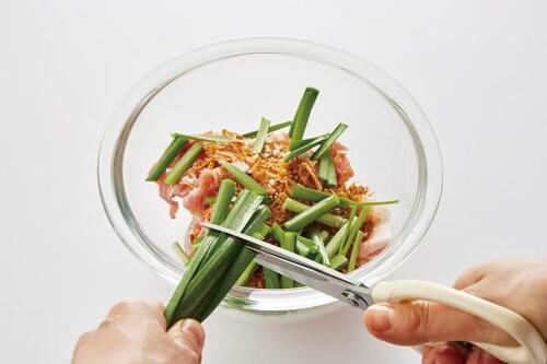ガッツリ食べたい日の「レンチンうどん」