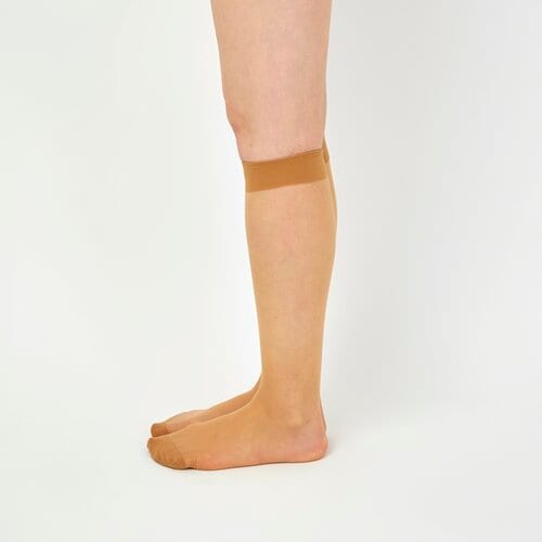 メリット2:パンストと比べるとコストを抑えられる 膝下丈ストッキングおすすめ イメージ