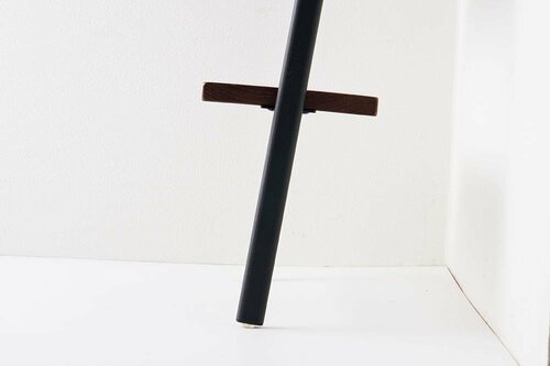 立てかけるだけで場所を取らずに収納できる イメージ